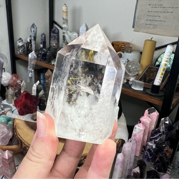Clear quartz tower (3” tall) - Picture 3 of 17